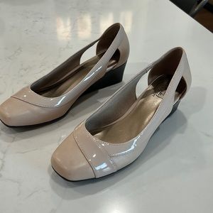 Ladies shoes